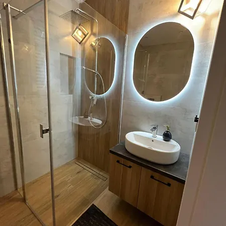 Apartment Paradise *